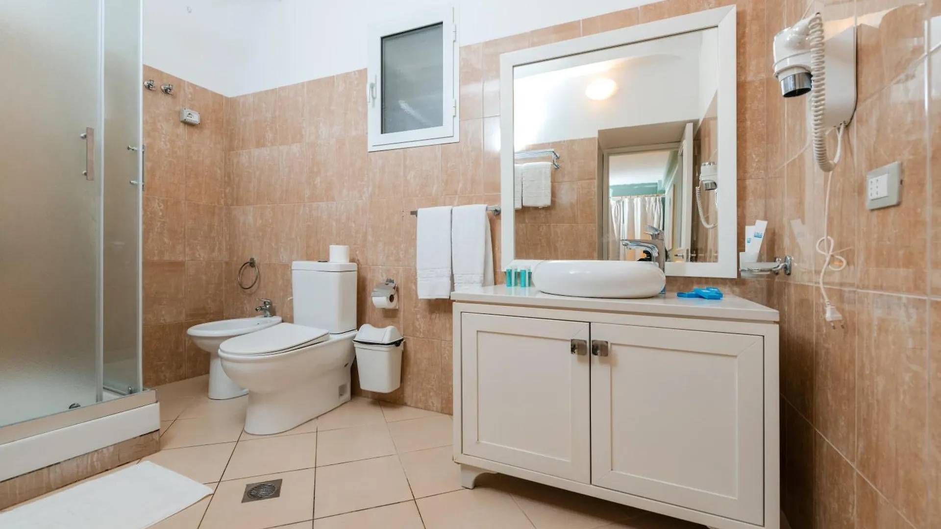 ****  Hotel Soleil Jal Albania