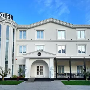4* Otel Reign